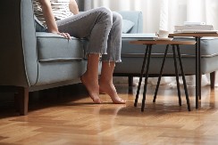 Kako osvežiti stari parket: Prebrišite ga ovim prirodnim rastvorom, zasijaće kao da je nov!