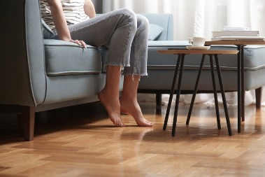 Kako osvežiti stari parket: Prebrišite ga ovim prirodnim rastvorom, zasijaće kao da je nov!