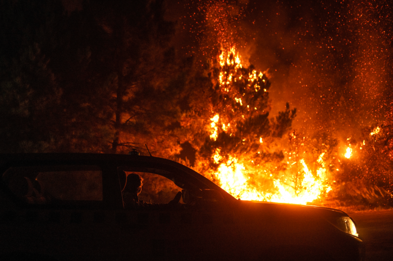 Požar nosi sve pred sobom: Evo čije luksuzne kuće su bile mete užasa, zvezde rone suze bez prestanka