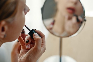 Nema boljih nijansi ruževa za žene preko 50 godina: Vraćaju sjaj licu i brišu bar 15 godina