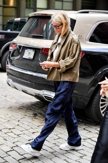 Prodaje sveće sa mirisom polnog organa od skoro 8.000 dinara: Sada ima poruku za sve one koji imaju problem sa tim