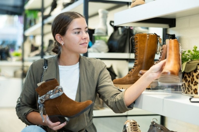 Čizme iz 2000-ih su hit jeseni: Idu uz sve, vrlo su udobne, požurite dok se ne rasprodaju!