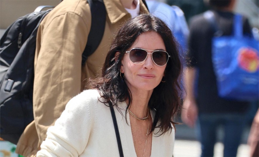 Sa farmerkama nema greške: Srpkinje nose samo jedan model ove jeseni, neverovatno udoban i vizuelno izdužuje noge