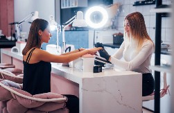 Manikir za kojim su žene odlepile: Hit su nokti koji izgledaju luksuzno, a tako su jednostavni!