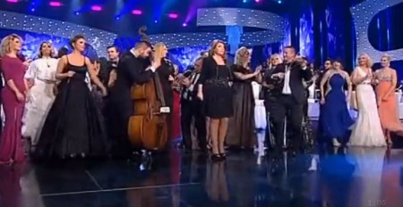 Terala krave i svinje pre škole! Naša pevačica odrasla u teškoj bedi, u dve sobe živelo desetoro