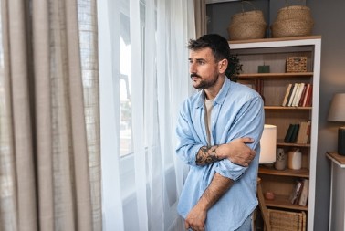 Dečko iznenada dobio poruku od komšinice koju nikad nije ni upoznao: Na njoj je pisalo - "Molim te, spasi ih..."