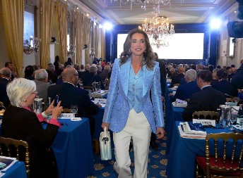 Modna perfekcija kraljice Ranije: Elegantan detalj koji krije stomačić i cipele koje nikad ne izlaze iz mode