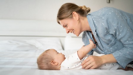 Pitajte bebu da joj promenite pelenu: Evo zašto eksperti preporučuju neobičnu naviku, razlog je važniji nego što mislite