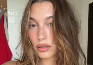 Torta veća od nje: Hejli Biber jedva oduvala rođendanske svećice, svi su gledali u ovaj momenat!