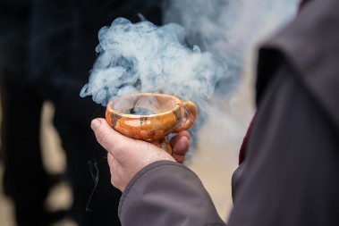 Okadite dom što pre – ali po pravilima Crkve: Mnogi preskaču najvažniji deo, pa paljenje kandila gubi svoju svrhu