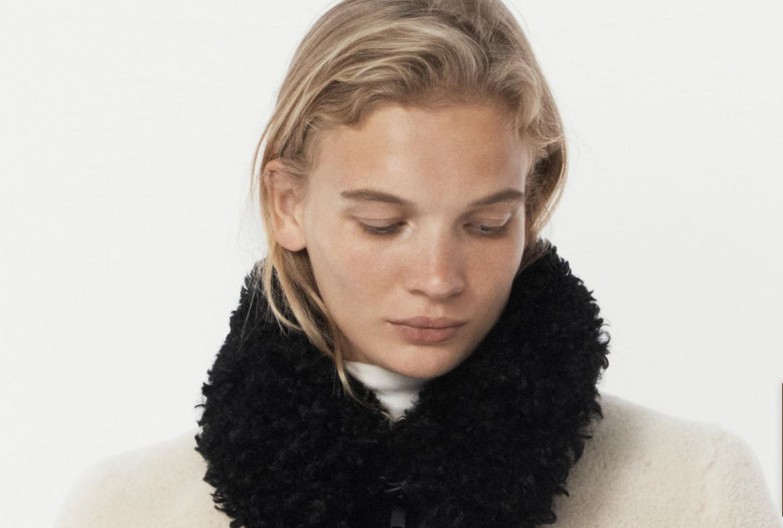 Topla, mekana i brutalno moderna, dvobojna jakna je zaludela žene ove zime: Rasprodaje se brže nego što stigne na police