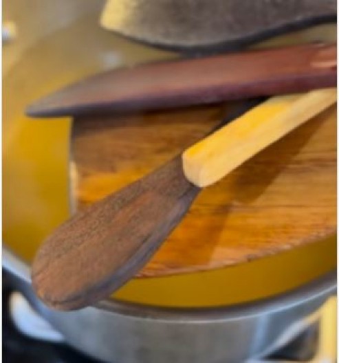 Prokuvala drvene varjače, a iz njih izašlo nešto odvratno: Niste ni svesni šta se u njima krije