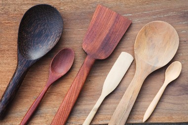 Isprobala sam trik sa drvenim varjačama: Kažu da se ovako najbolje čiste, a evo da li je to istina