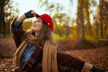 Hit ove zime za samo 1.170 dinara: Šal koji svakoj kombinaciji daje „skup“ izgled