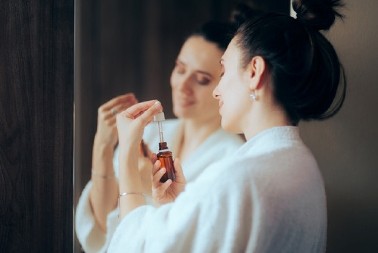 Pegla bore za par nedelja: Posle ovog "čuda" u bočici, koža izgleda kao da ste bili na luksuznom tretmanu