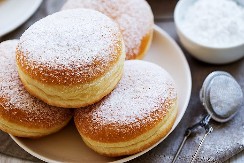 Krofne vam nikada više neće biti masne: Pekari dodaju samo 1 sastojak i budu šupljikave, meke i preukusne!