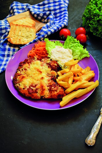 Niko više ne pravi sa prezlama: Profesijonalni kuvar kaže da uz ovaj dodatak nastaju najsočnije faširane šnicle