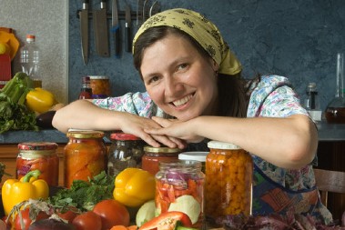 Ruskinje ovako čuvaju zimnicu: I nikada im se ne kvari, zato što koriste trik koji provereno radi