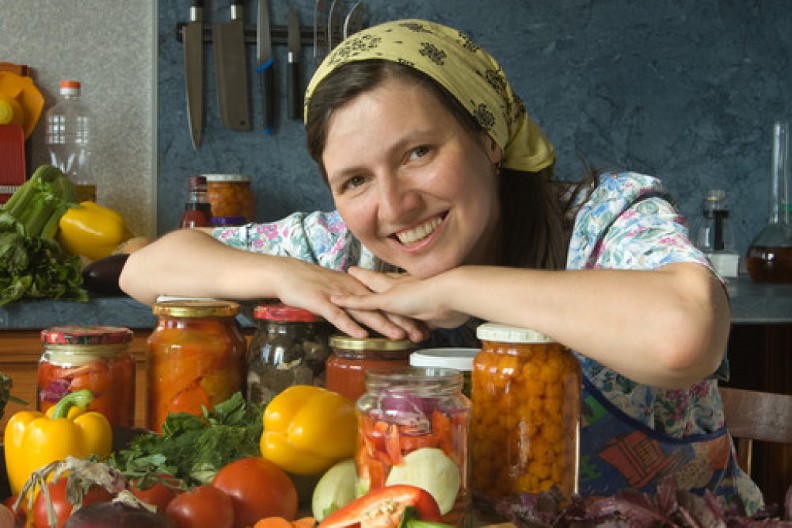 Ruskinje ovako čuvaju zimnicu: I nikada im se ne kvari, zato što koriste trik koji provereno radi