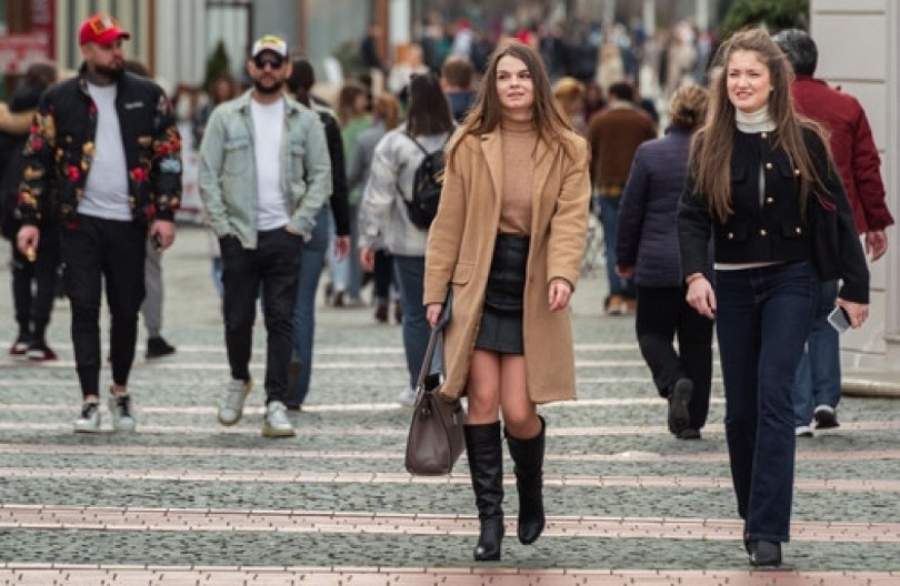 Slavna dizajnerka razbesnela žene: "Kad napunite 30, ovaj komad izbacite iz ormara, jer izgledate jeftino!"