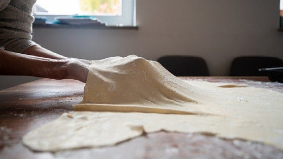Kako da kora za pitu bude savršeno tanka, a u isto vreme i elastična? Tajna nije u brašnu