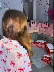 Pokazala šta je kupila ćerki za 11. rođendan: Majka šokirala ljude, najviše su je napali zbog jednog poklona