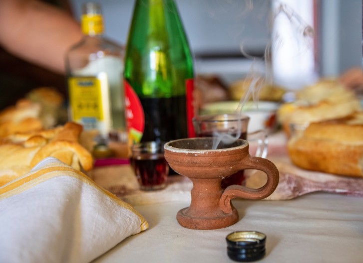 Ovo je "prva pomoć" kada se prejedete, a za nju niste imali pojma: Evo šta treba da uradite kada "date sebi oduška" na slavama