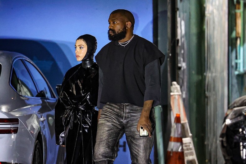 I Kanje Vest se krsti od šoka! Hodala je gradom gola i bosa, a sada je uradila nešto još sumanutije, svi se pitaju da li je Bjanka normalna