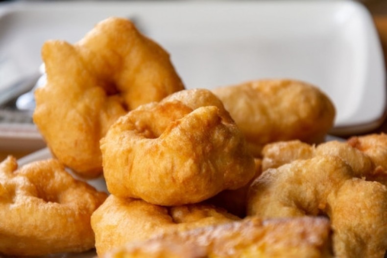 Hrskavi spolja, mekani iznutra, a nisu masni uopšte: Evo kako da uštipci i mekike ne upiju ni trunku ulja