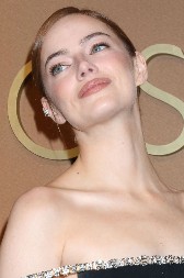 Trik za usne zamenio sve olovke i ajlajnere! Zvezde se sada samo ovako šminkaju!