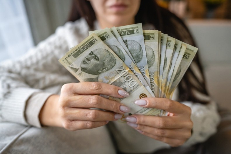 Ako stavite ovo ispod tepiha, privući ćete kamion para: Nikada ovo ne biste uradili, ali rešiće vas bede, kredite i dugova