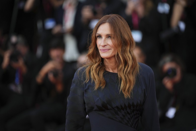 Zasuli je komplimentima, izgleda 20 godina mlađe? Džulija Roberts bez trunke šminke, bukvalno je prelepa