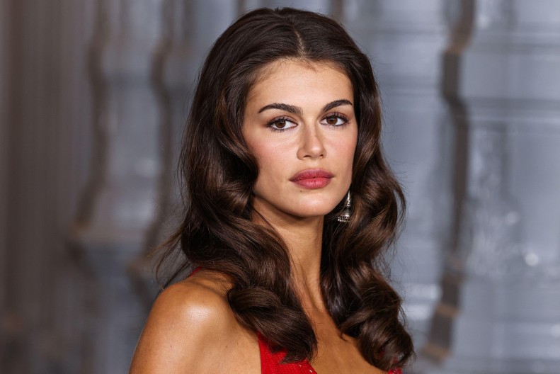 Obucite čipku za doček Nove godine: Slavlje ne može da prođe bez haljine od zavodljivog materijala, kombinuje se fenomenalno